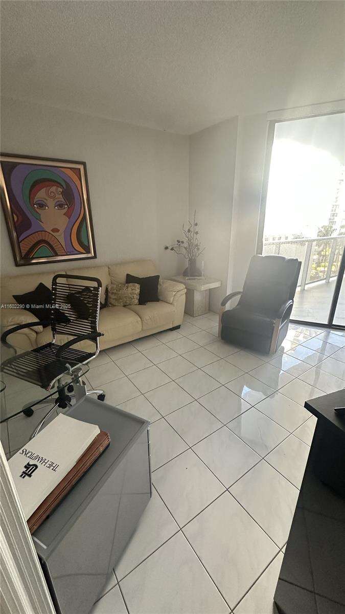 Hamptons West | Unit #305 Unit #305 | Picture 40