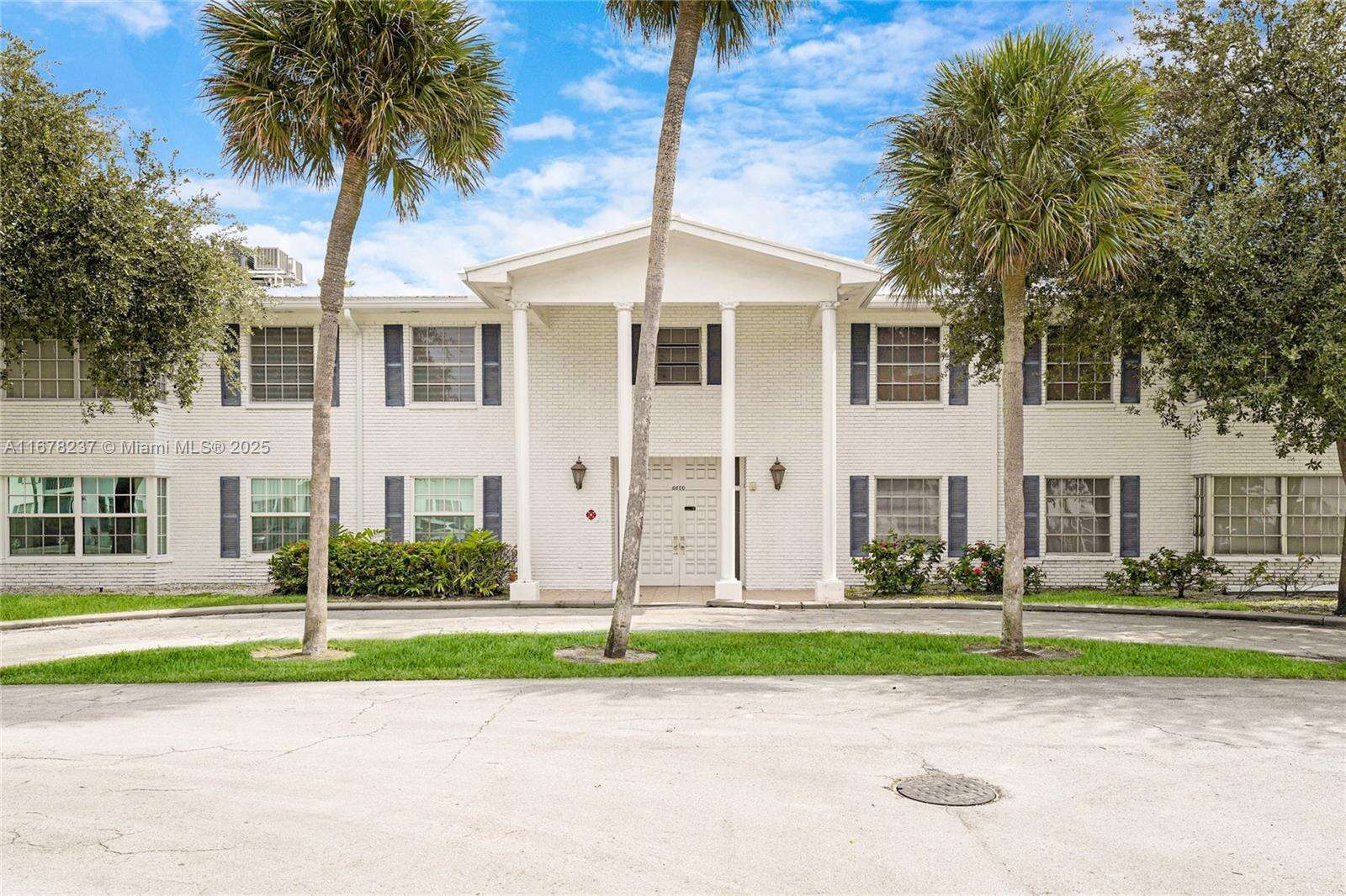 Imperial Point Colonnades Condo Inc | Unit #2303 Unit #2303 | Picture 2