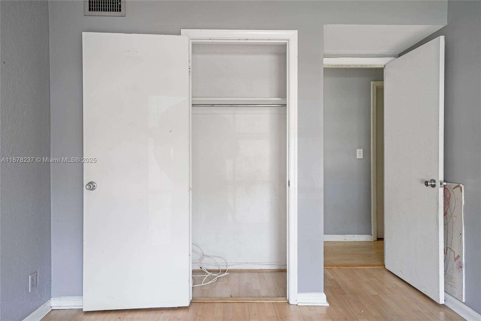 Imperial Point Colonnades Condo Inc | Unit #2303 Unit #2303 | Picture 15