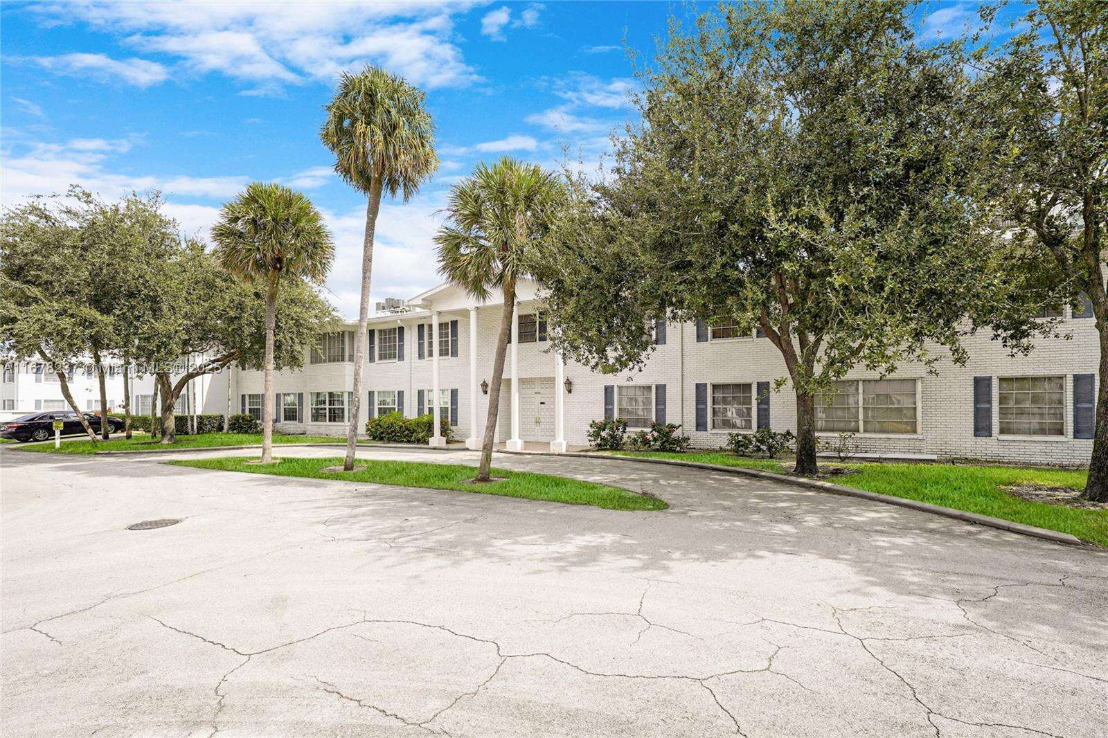 Imperial Point Colonnades Condo Inc | Unit #2303 Unit #2303 | Picture 3