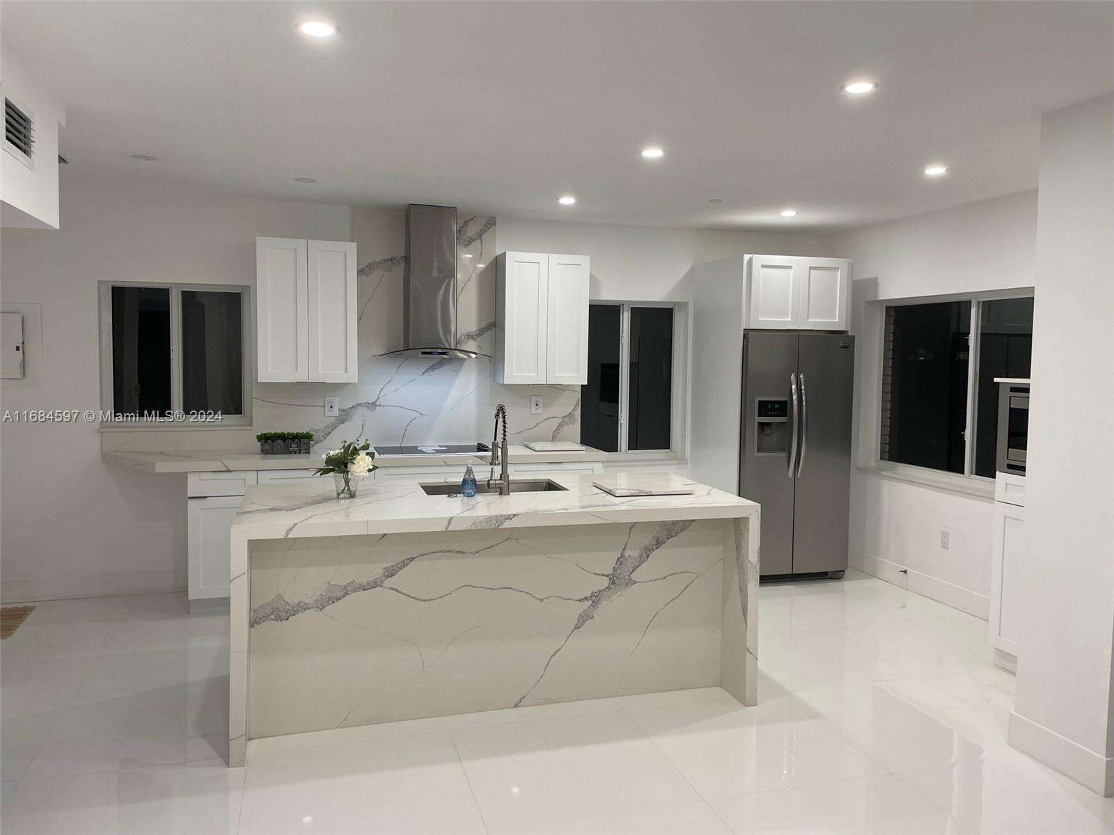 Marseilles | Unit #17 Unit #17 | Picture 2