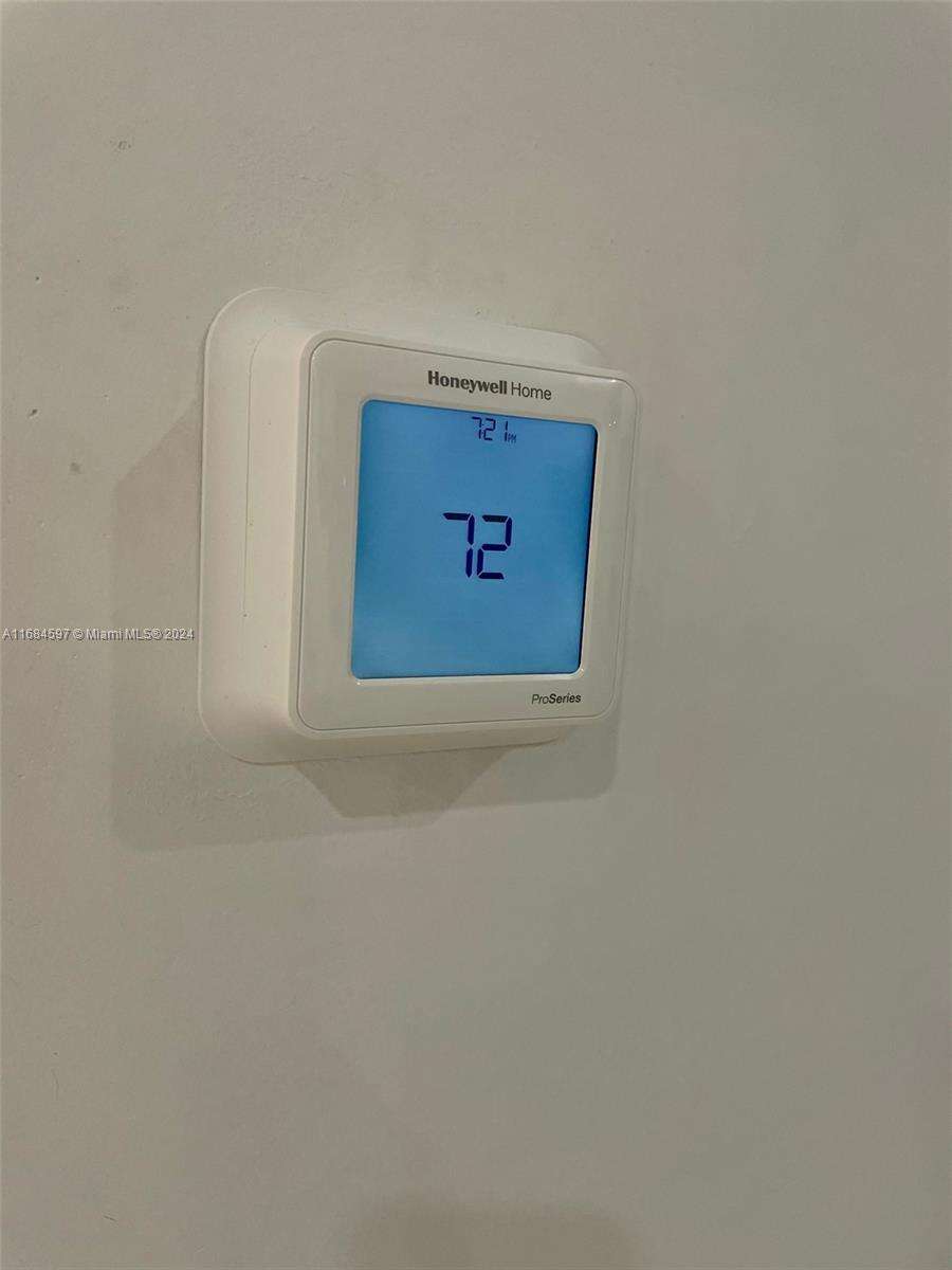 Marseilles | Unit #17 Unit #17 | Picture 12