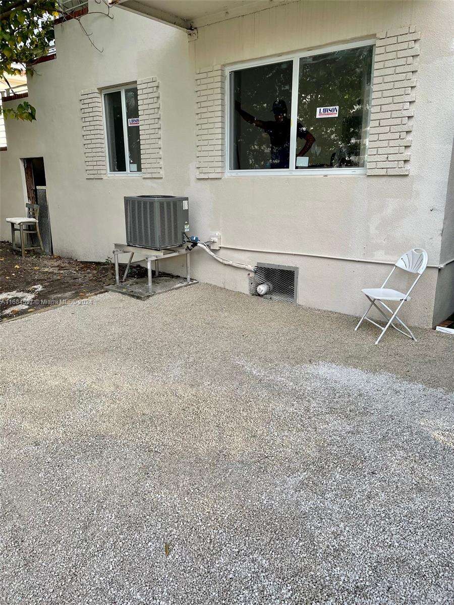 Marseilles | Unit #17 Unit #17 | Picture 15