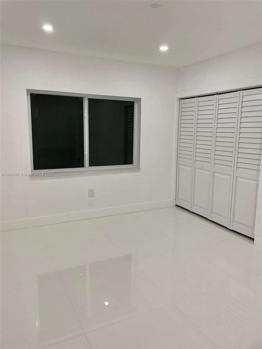 Marseilles | Unit #17 Unit #17 | Picture 10