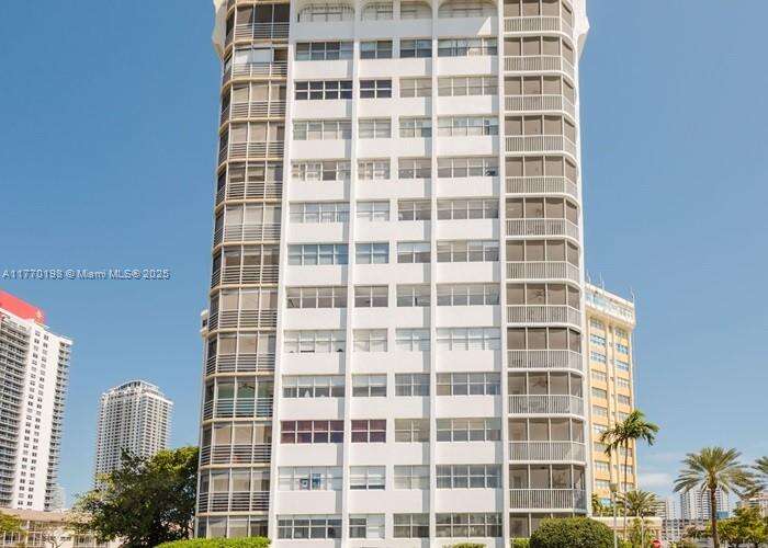 Lake Point Tower Condominium | Unit #PH-9 Unit #PH-9 | Picture 5