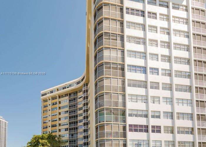 Lake Point Tower Condominium | Unit #PH-9 Unit #PH-9 | Picture 6