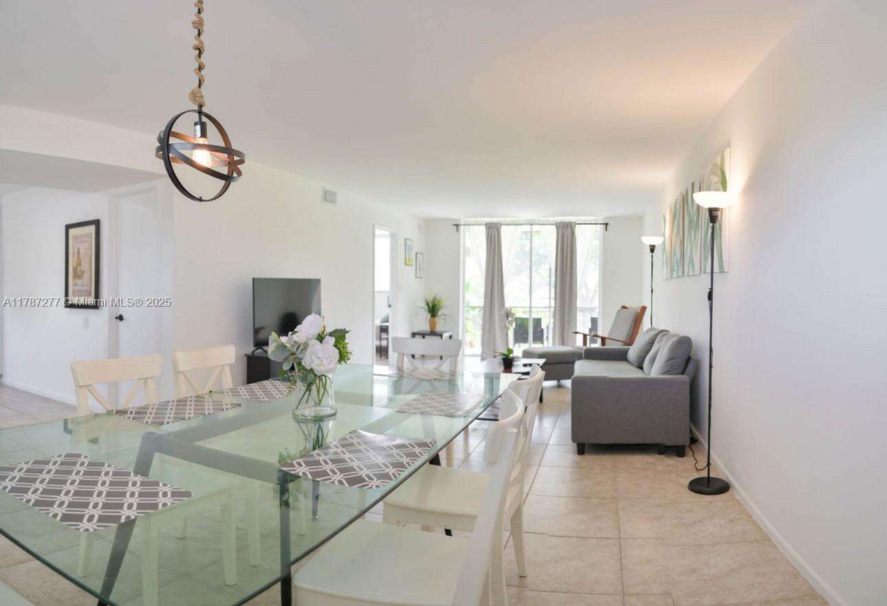 Unique Identifyer | Unit #206 Unit #206 | Picture 2