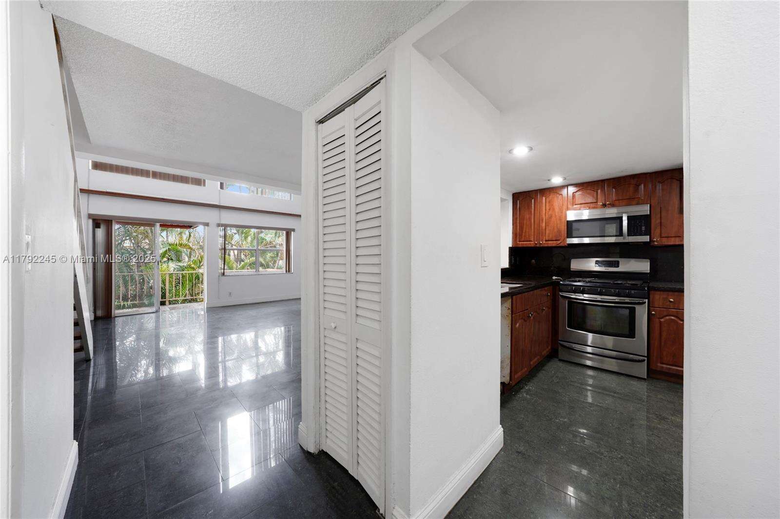 Venetian Gardens At Country Club Of Miami | Unit #P208 Unit #P208 | Picture 6