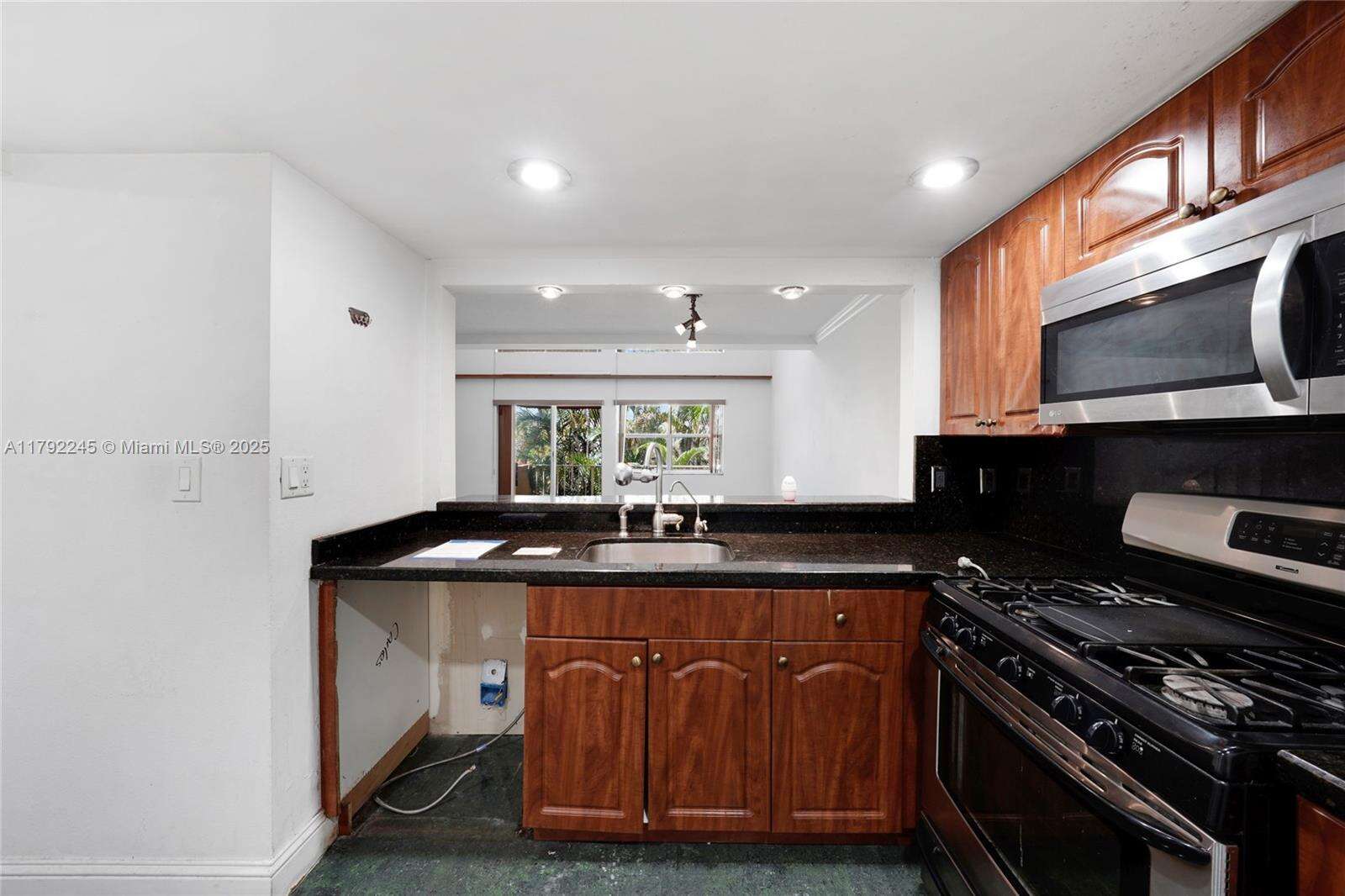 Venetian Gardens At Country Club Of Miami | Unit #P208 Unit #P208 | Picture 9