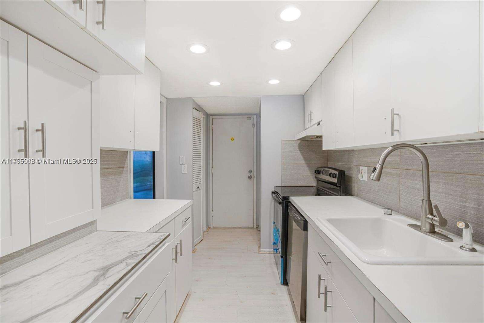 International Village At Inverrary | Unit #3P Unit #3P | Picture 14