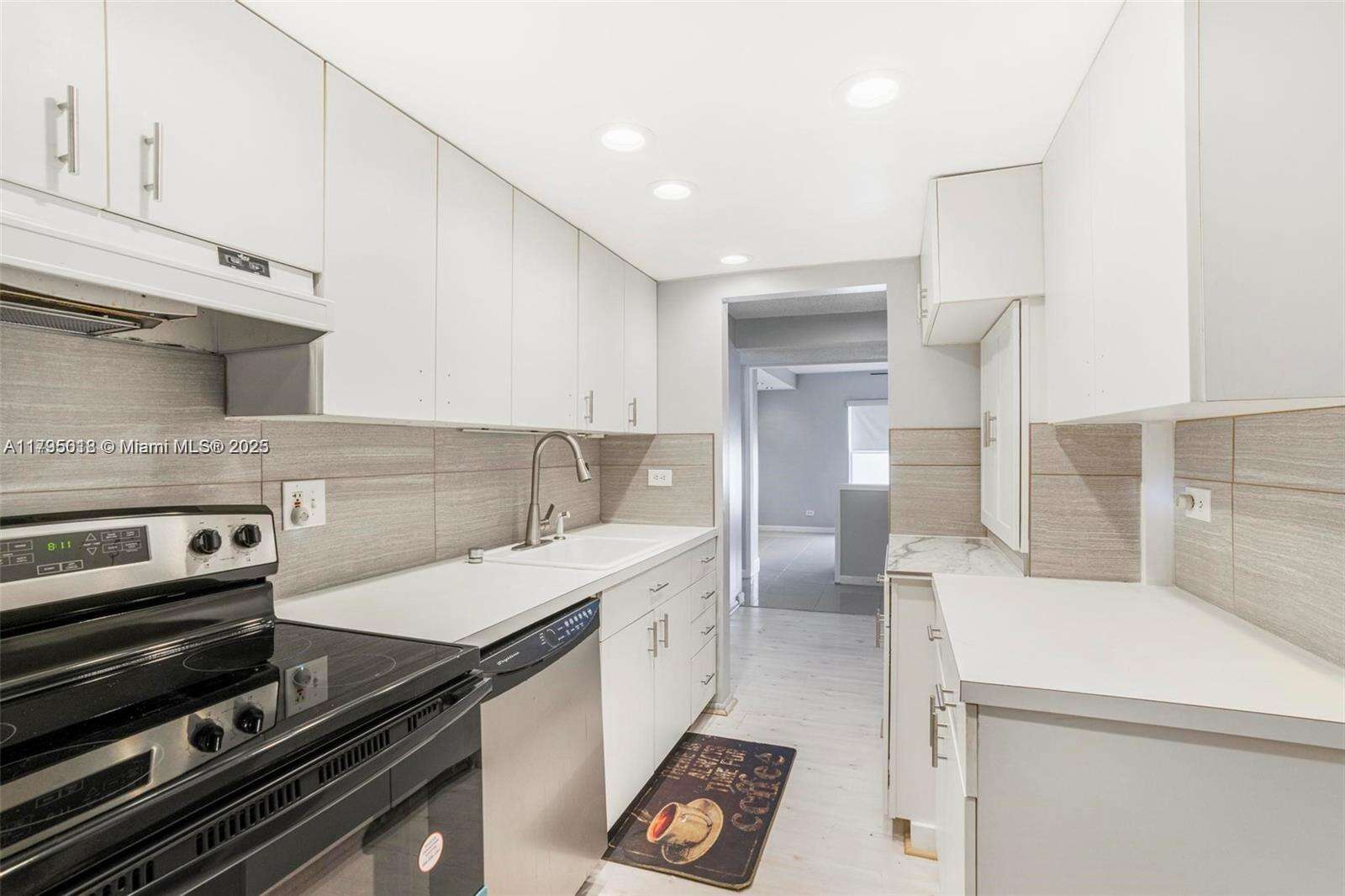 International Village At Inverrary | Unit #3P Unit #3P | Picture 15