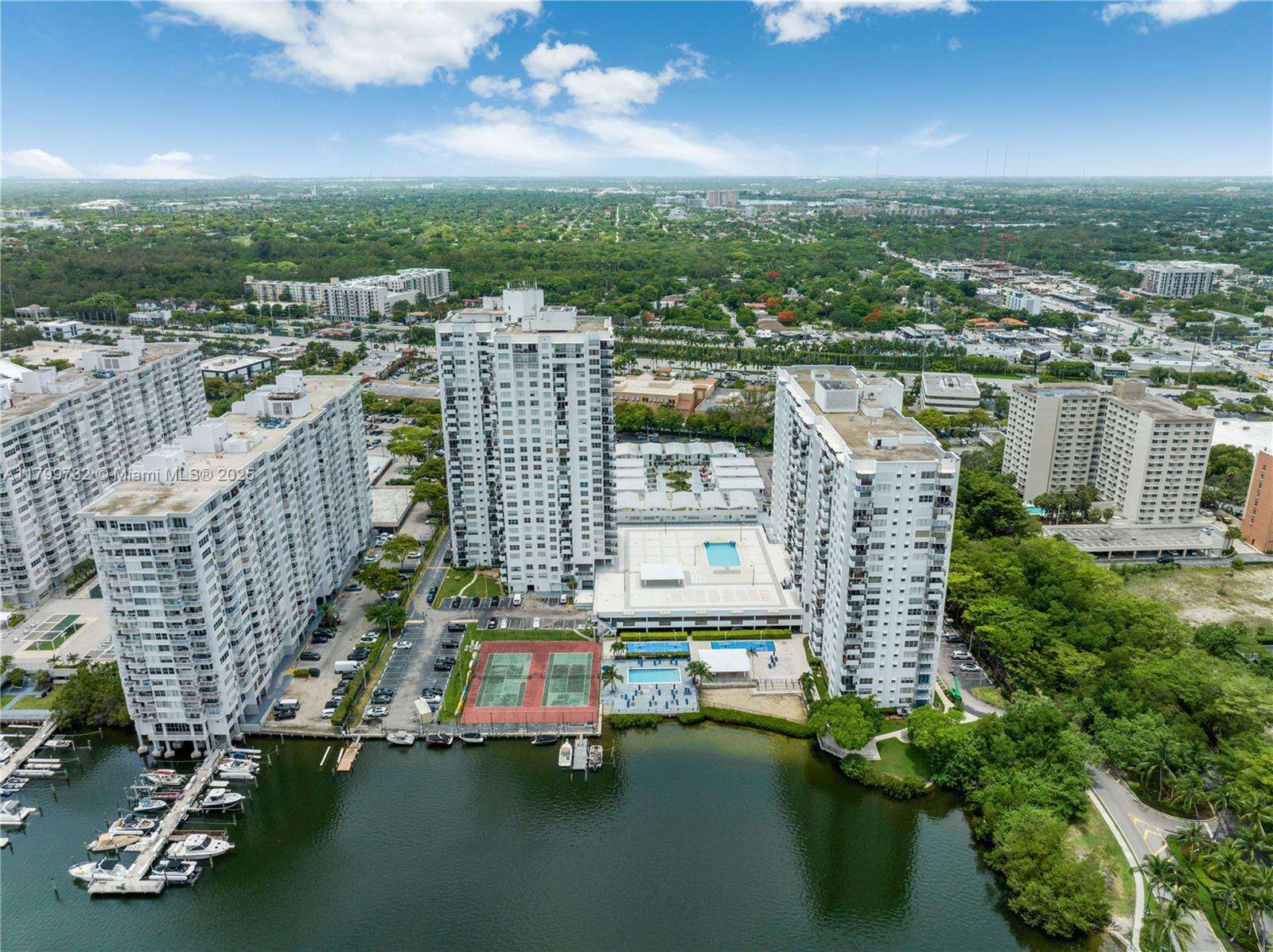 Commodore Plaza Condo Tower Bldg | Unit #504 Unit #504 | Picture 2