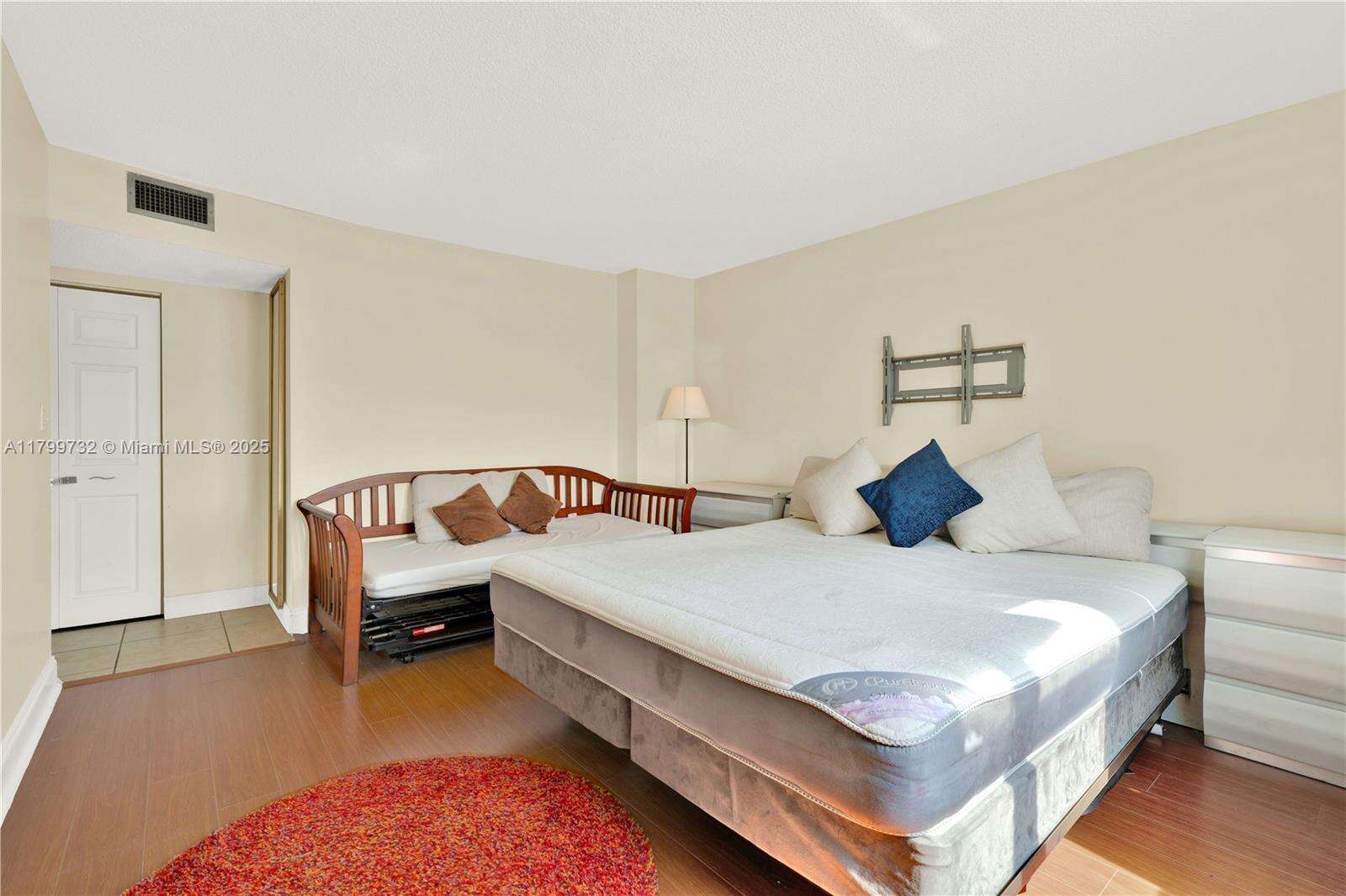 Commodore Plaza Condo Tower Bldg | Unit #504 Unit #504 | Picture 33