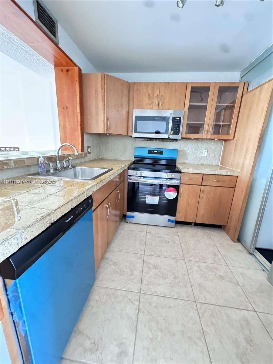Eastern Shores White House | Unit #603 Unit #603 | Picture 10