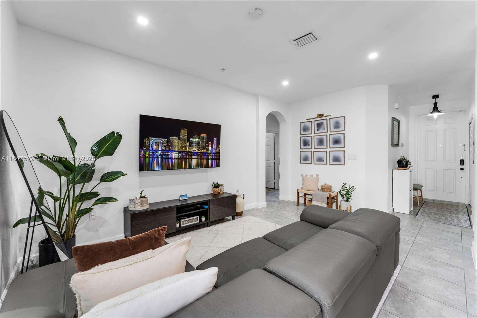 Fiji Condo No 1 | Unit #10 Unit #10 | Picture 4