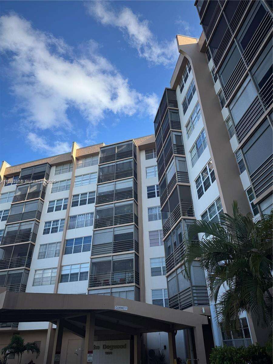 Park Place Condominium No Four | Unit #504 Unit #504 | Picture 38