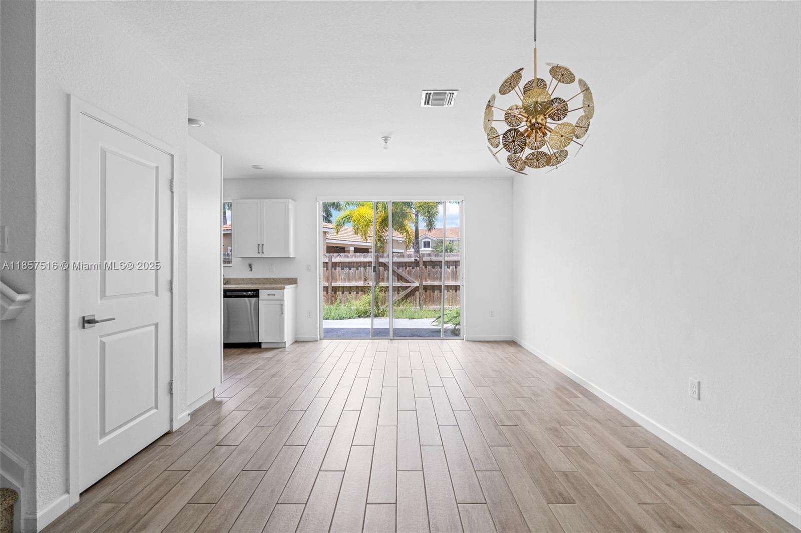 Towns At Seascape | N/A N/A | Picture 2