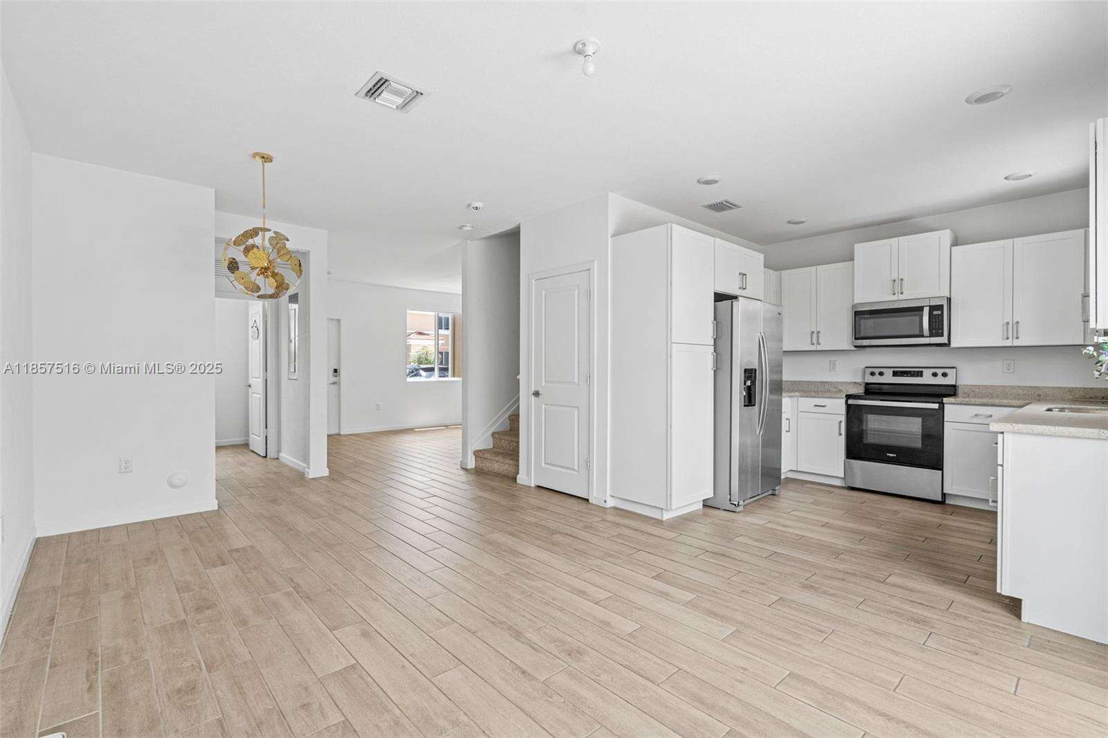 Towns At Seascape | N/A N/A | Picture 3