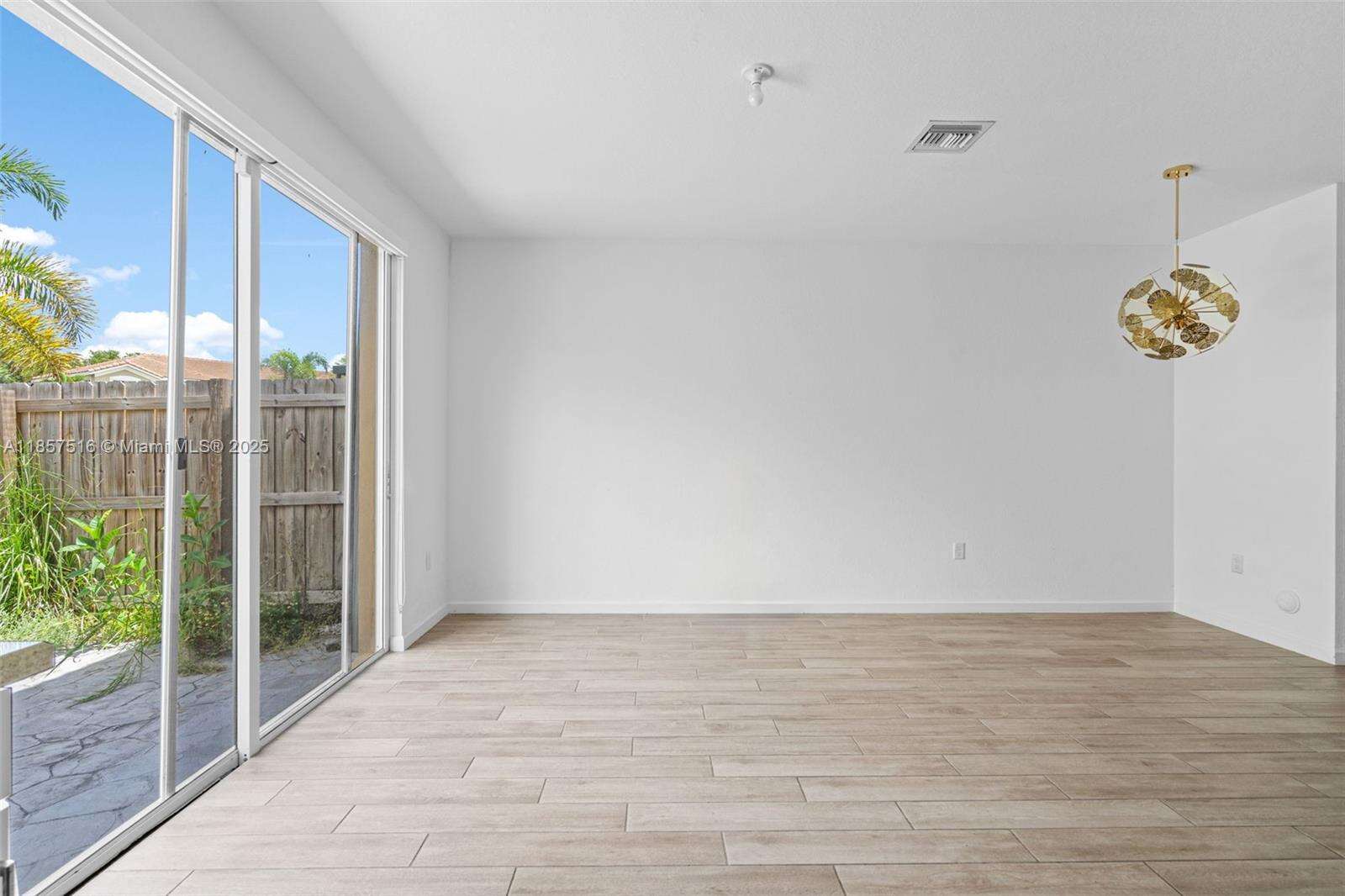 Towns At Seascape | N/A N/A | Picture 7