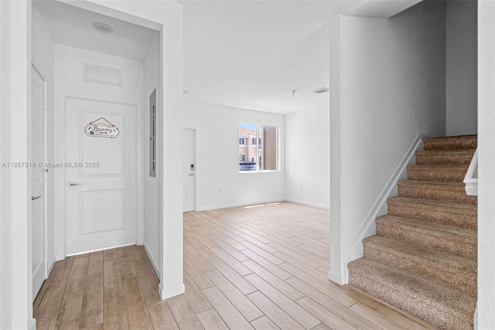 Towns At Seascape | N/A N/A | Picture 8