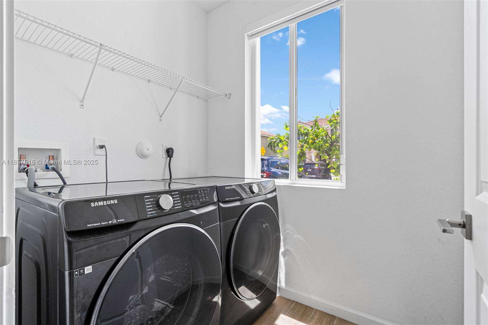 Towns At Seascape | N/A N/A | Picture 9