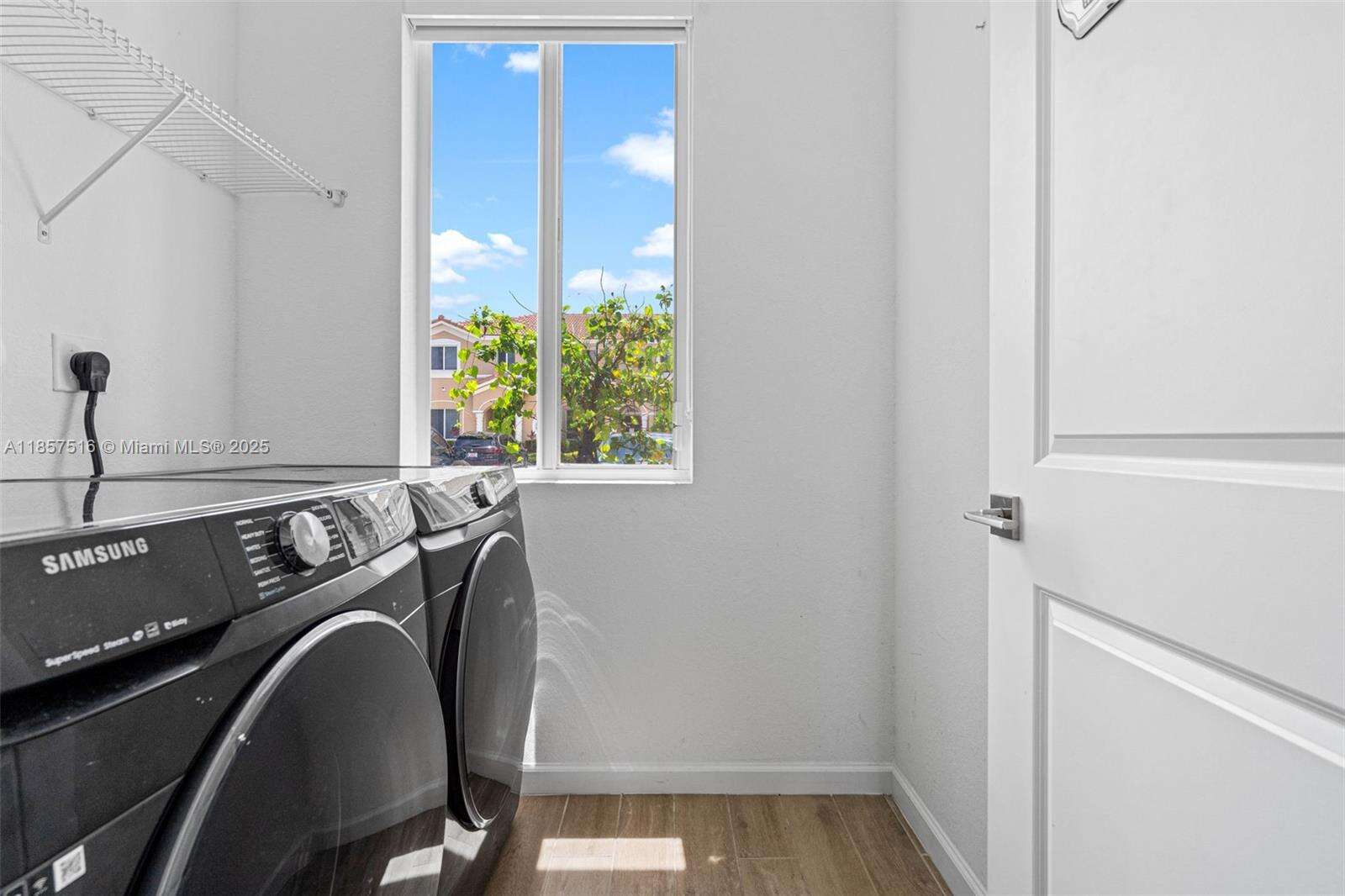 Towns At Seascape | N/A N/A | Picture 10