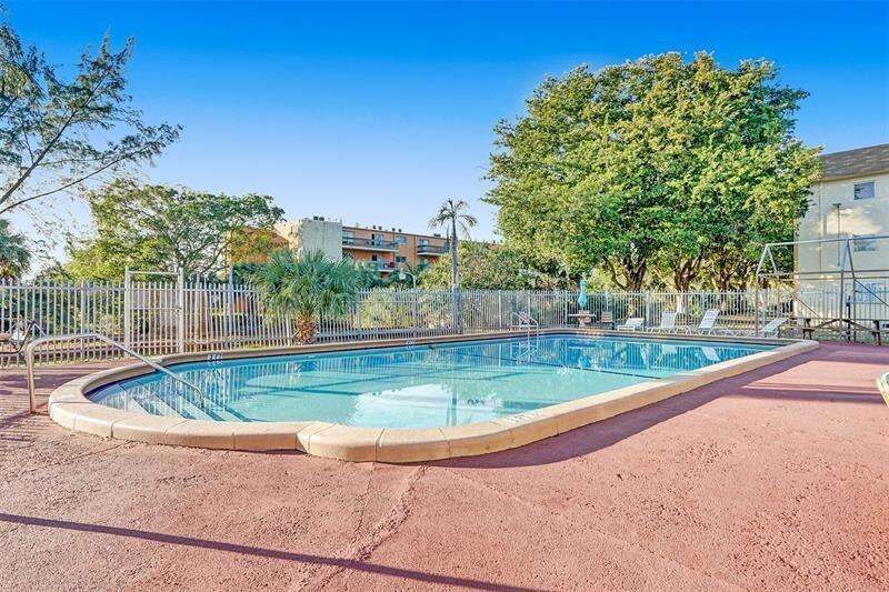 Majestic Gardens Condominium D | Unit #406 Unit #406 | Picture 3