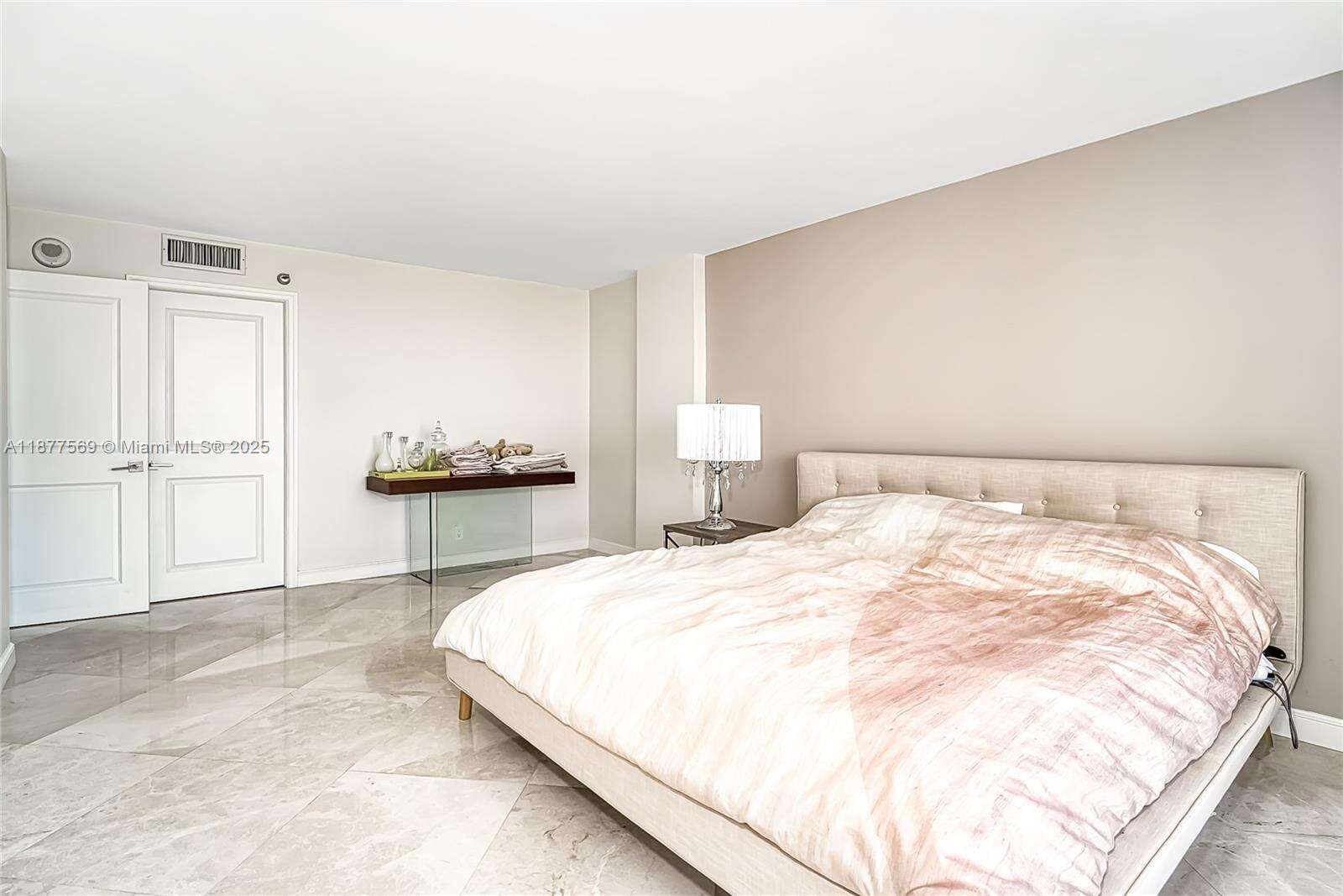 Mnston Towers 700 | Unit #1709 Unit #1709 | Picture 11