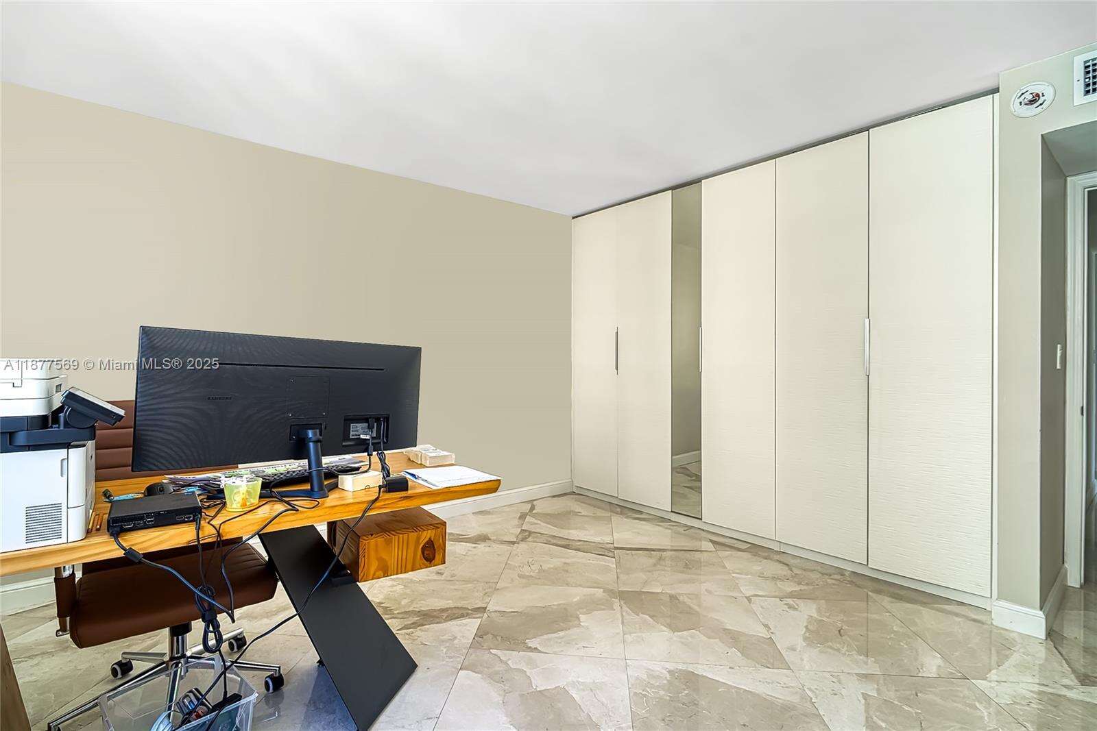 Mnston Towers 700 | Unit #1709 Unit #1709 | Picture 13