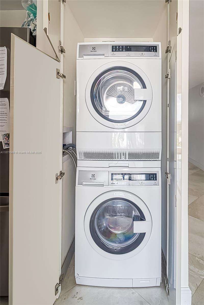 Mnston Towers 700 | Unit #1709 Unit #1709 | Picture 16