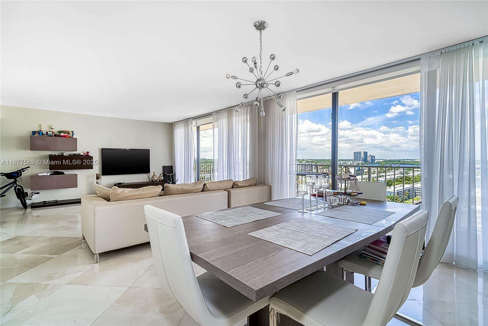 Mnston Towers 700 | Unit #1709 Unit #1709 | Picture 7