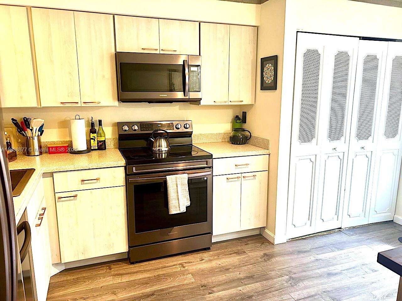 Waters Edge Towers | Unit #107 Unit #107 | Picture 5