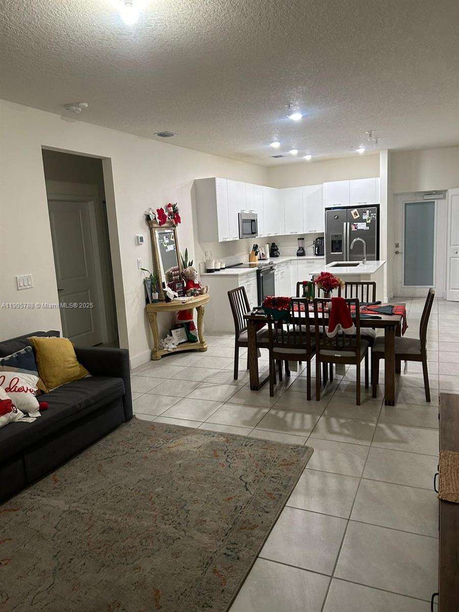 Urbana At The Residences Condo No 3 | Unit #F-302 Unit #F-302 | Picture 5