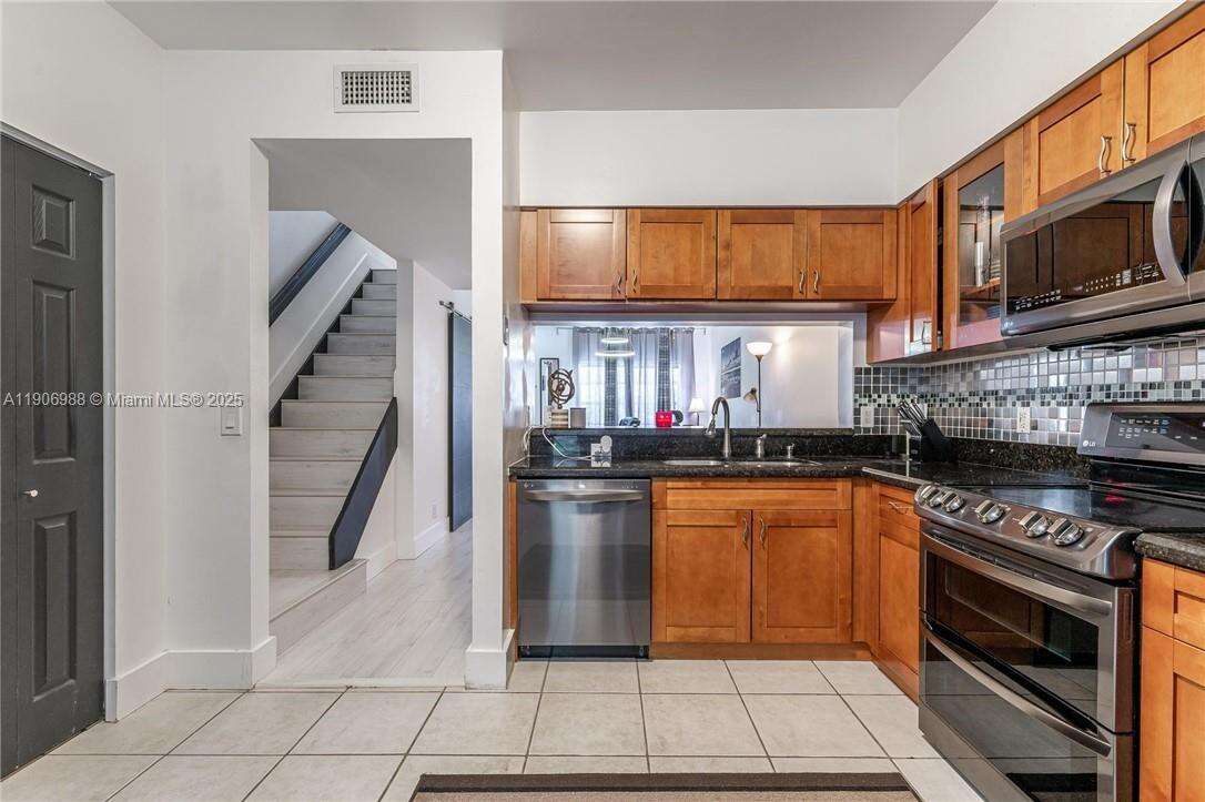 Infante | Unit #129 Unit #129 | Picture 2