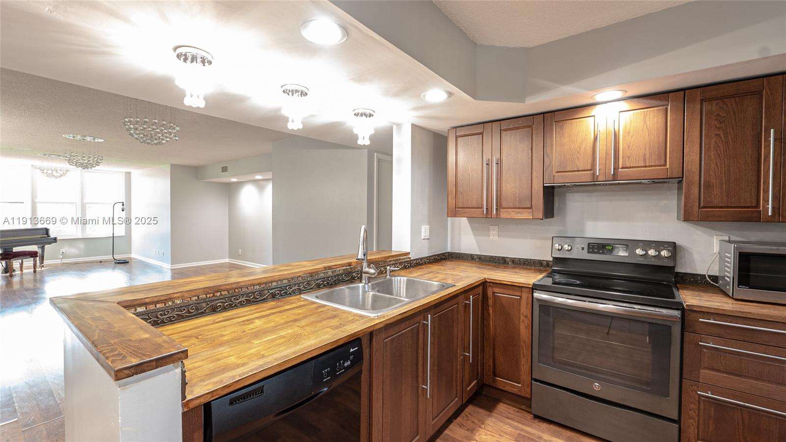 Karanda Village Vii D | Unit #G203 Unit #G203 | Picture 8