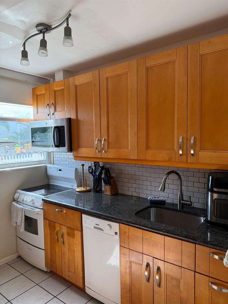Holiday Isle Yacht Club | Unit #2s Unit #2s | Picture 5