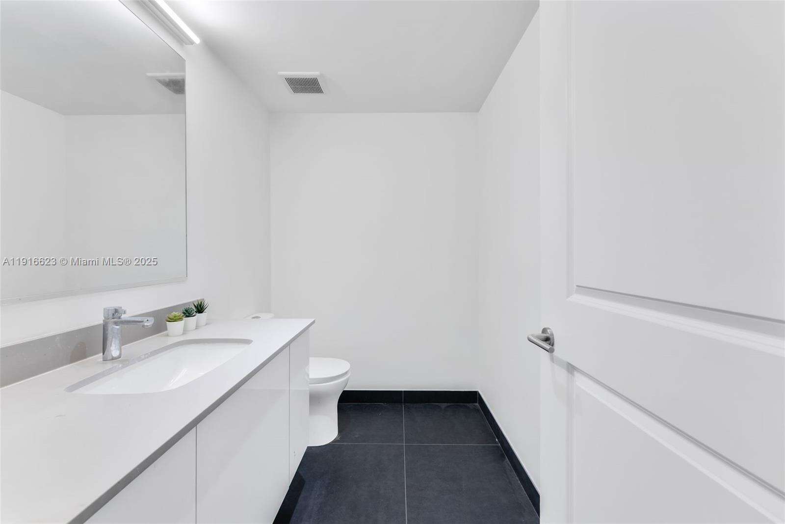 Canvas | Unit #3315 Unit #3315 | Picture 13