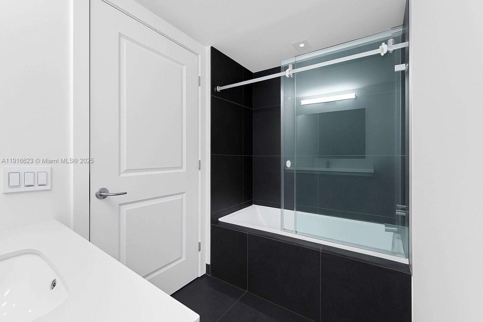 Canvas | Unit #3315 Unit #3315 | Picture 9