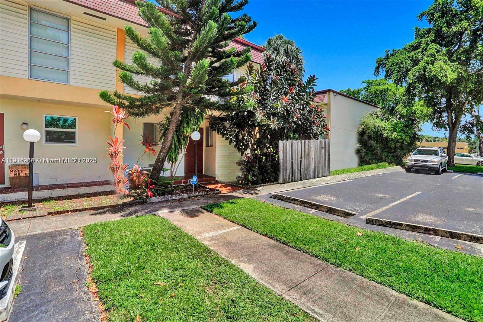 Hollywood Gardens Condominium I | Unit #1D Unit #1D | Picture 2