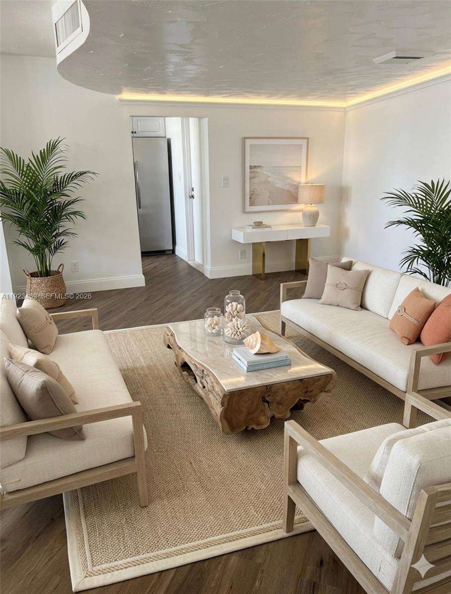 Lake Point Tower Condominium | Unit #605 Unit #605 | Picture 3