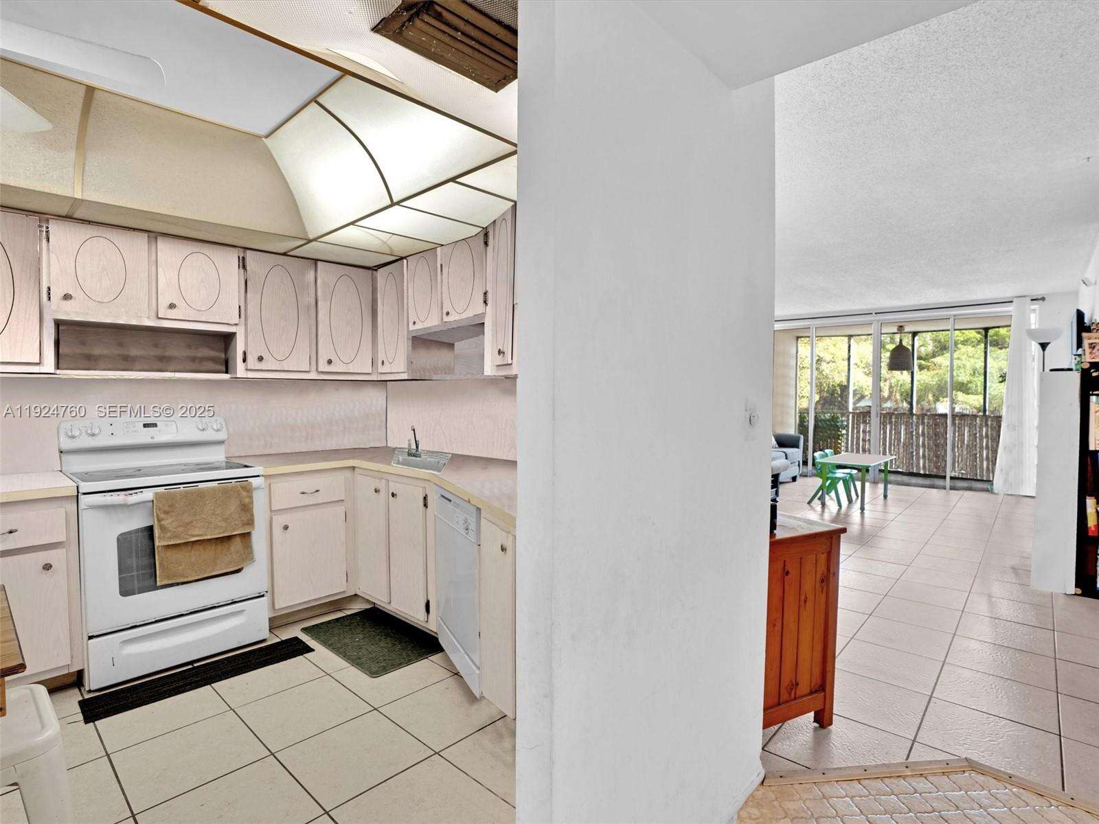 Jade Winds Group Camellia Gardens Condominium | Unit #205-2 Unit #205-2 | Picture 5