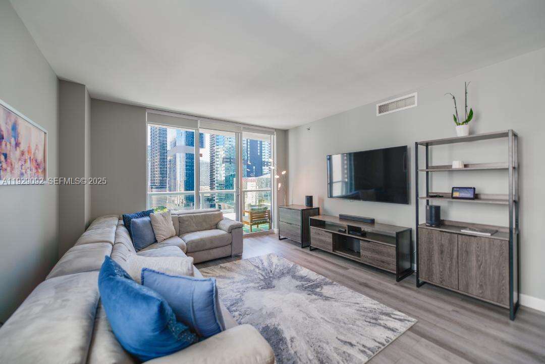 500 Brickell West | Unit #2110 Unit #2110 | Picture 3