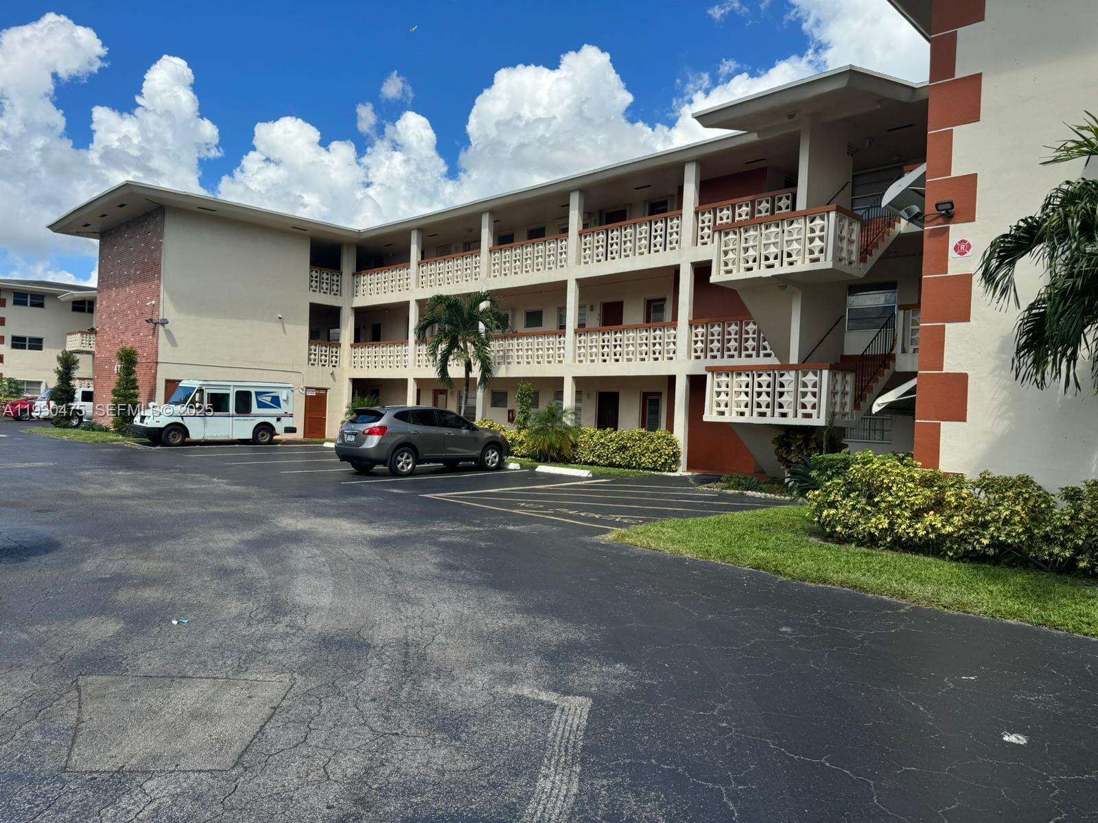 Lake Park Gardens 3 Inc | Unit #118 Unit #118 | Picture 1