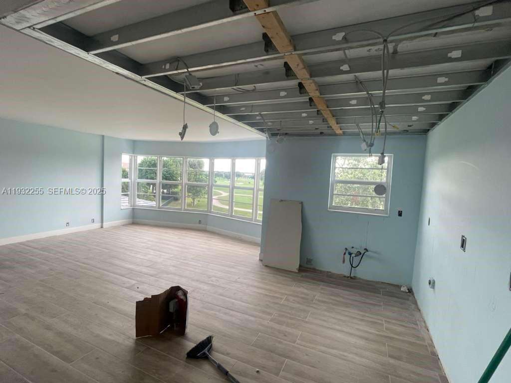 Country Club Towers | Unit #301 Unit #301 | Picture 18