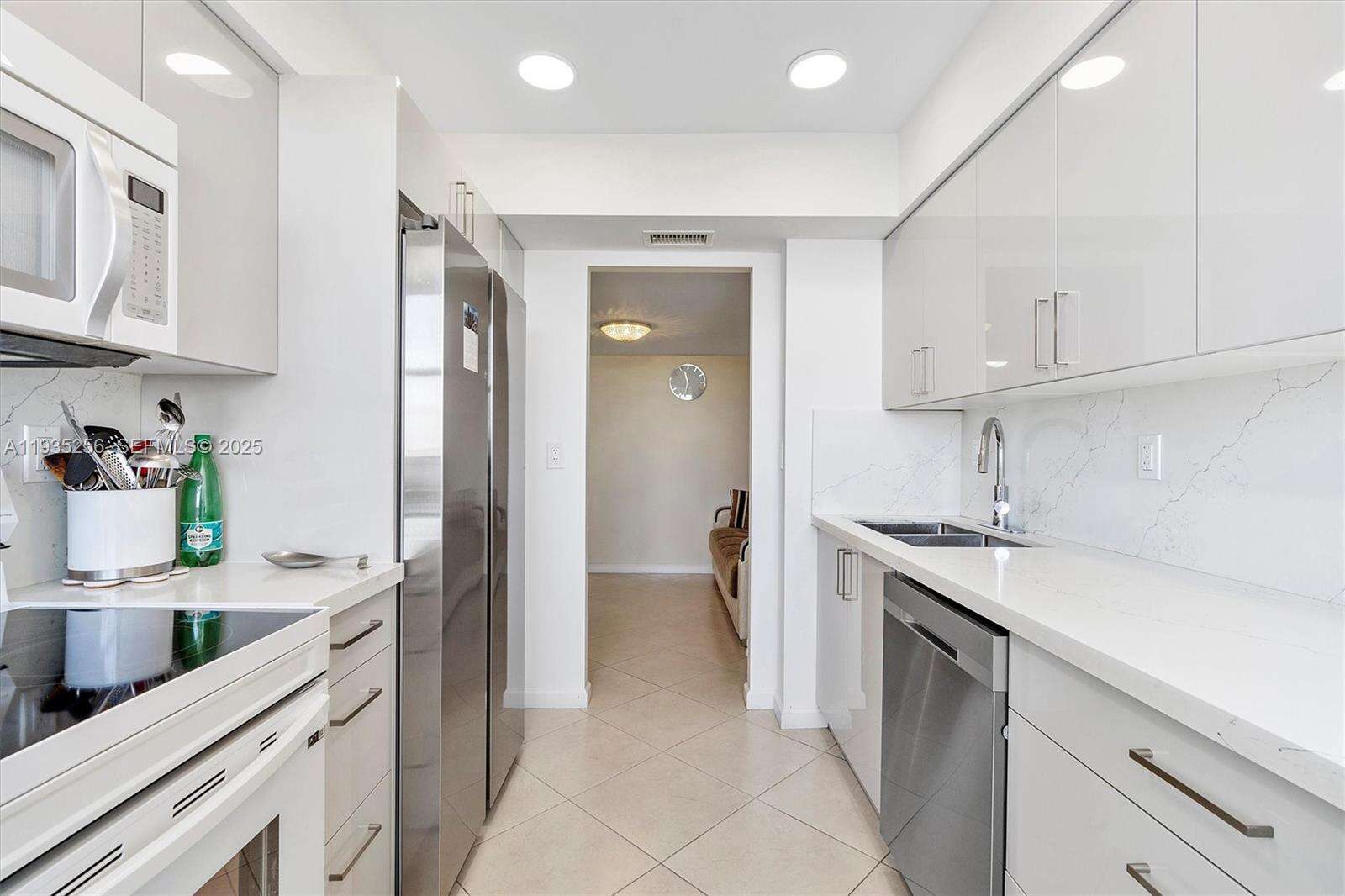 Lake Point Tower Condominium | Unit #1201 Unit #1201 | Picture 11