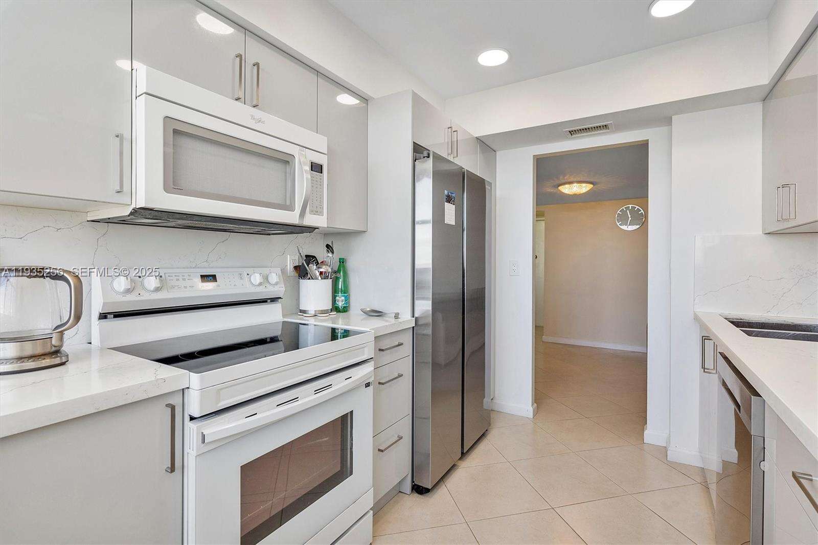 Lake Point Tower Condominium | Unit #1201 Unit #1201 | Picture 12