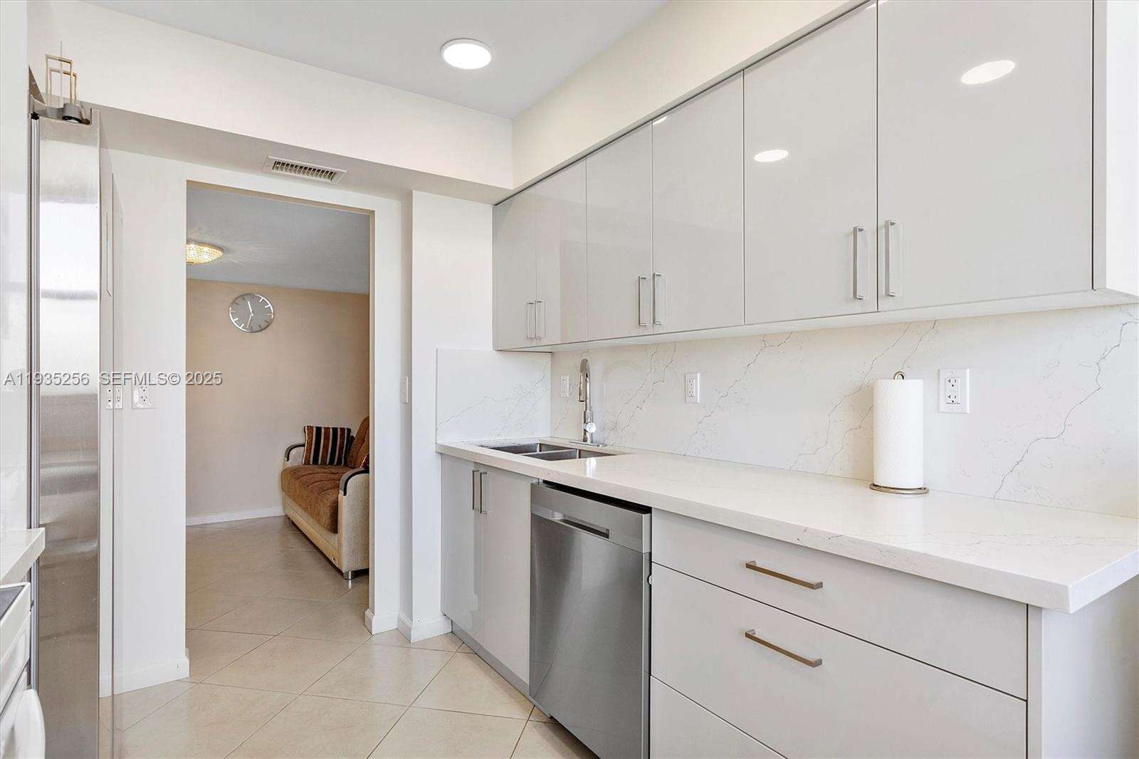 Lake Point Tower Condominium | Unit #1201 Unit #1201 | Picture 13