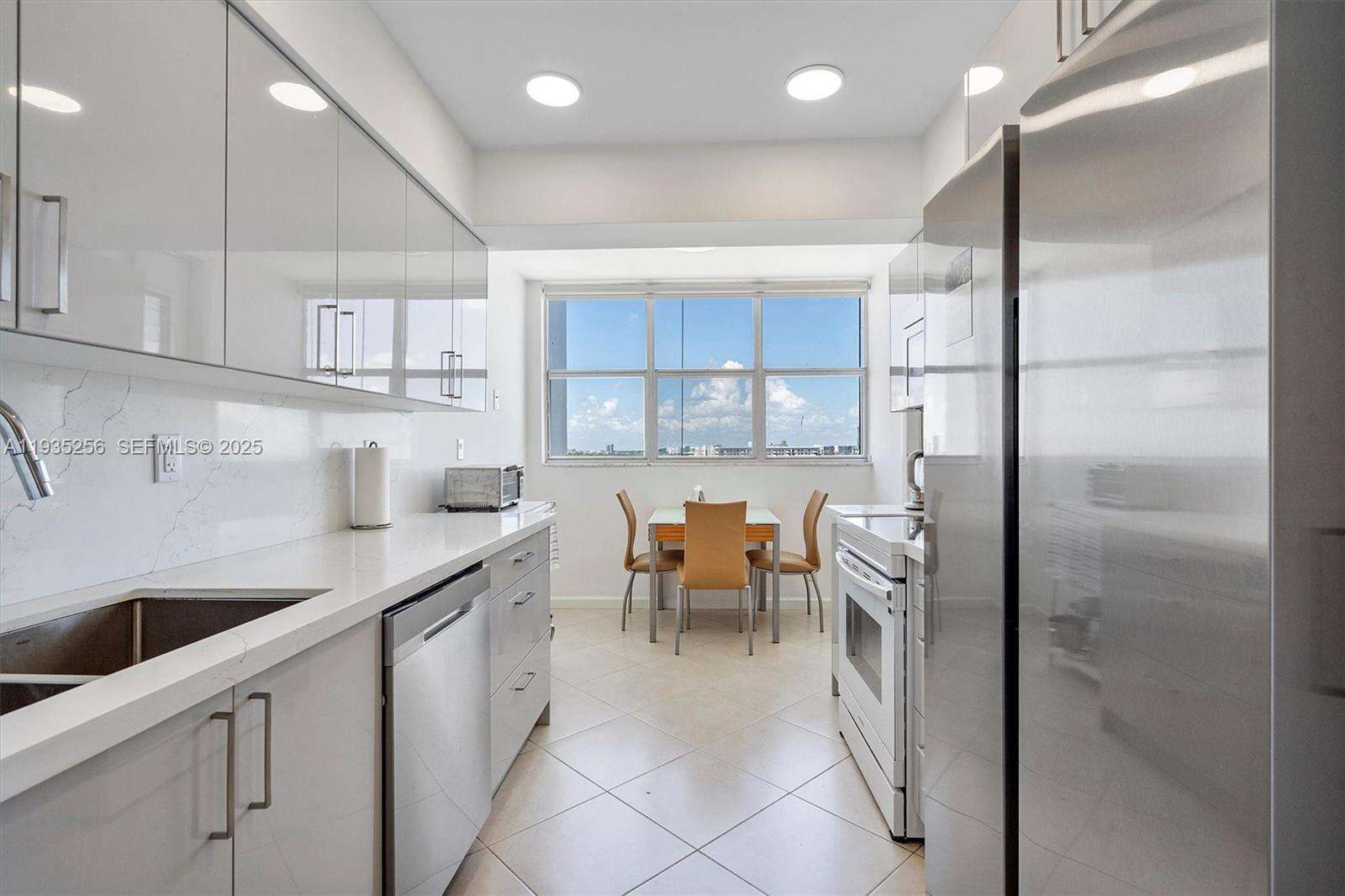 Lake Point Tower Condominium | Unit #1201 Unit #1201 | Picture 7