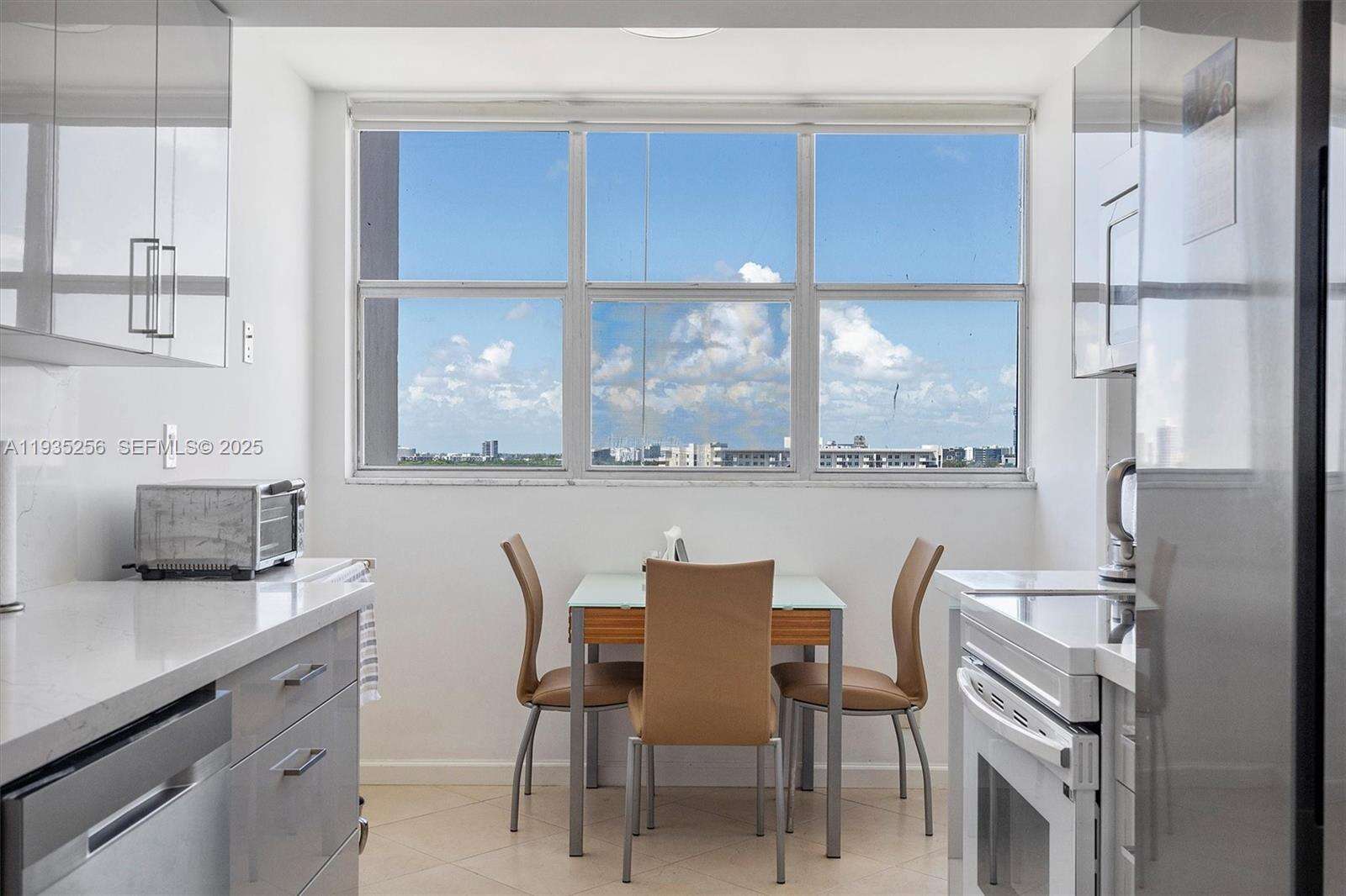 Lake Point Tower Condominium | Unit #1201 Unit #1201 | Picture 8