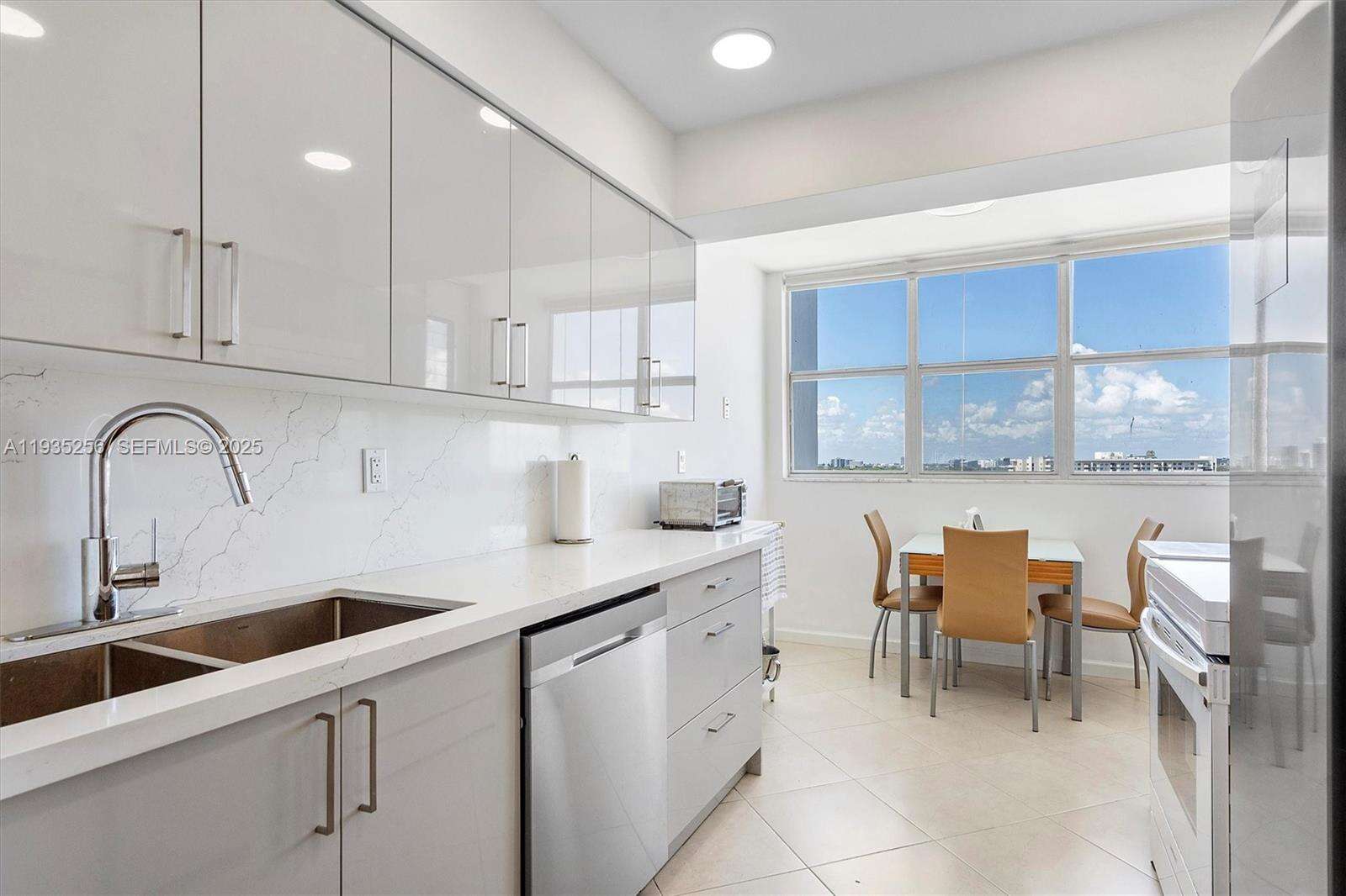 Lake Point Tower Condominium | Unit #1201 Unit #1201 | Picture 9